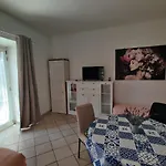 Apartman With Private Parking Self Check In Póla