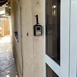 Apartman With Private Parking Self Check In Póla