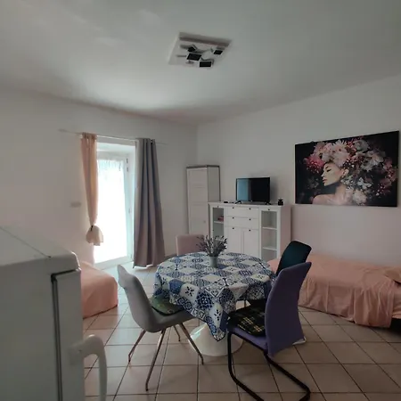 Apartmán With Private Parking Self Check In