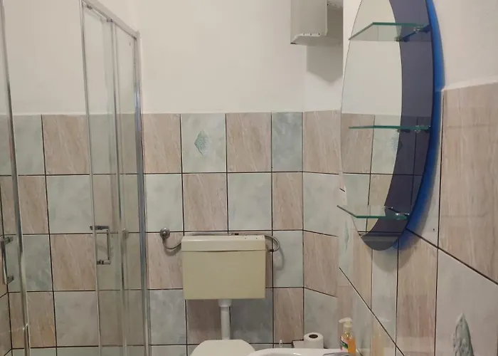 With Private Parking Self Check In Апартаменти *