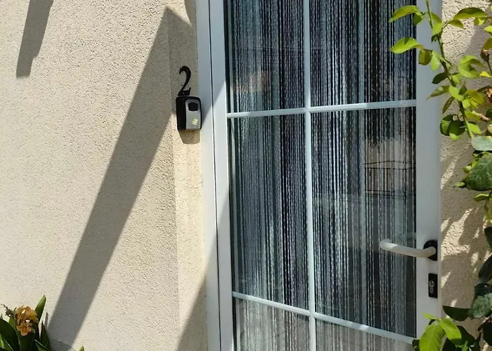 With Private Parking Self Check In Пула