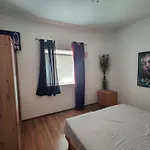 Apartman With Private Parking Self Check In Póla