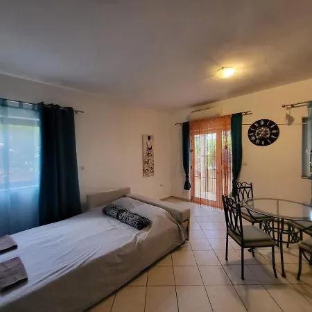 With Private Parking Self Check In Апартаменты *