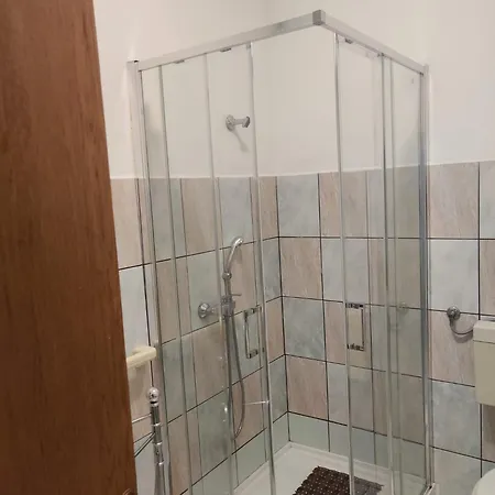 With Private Parking Self Check In Пула