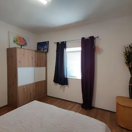 With Private Parking Self Check In * Pula