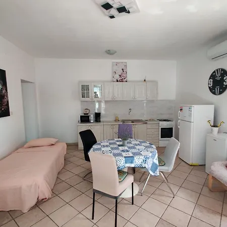 With Private Parking Self Check In Pula