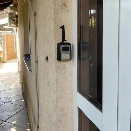 Daire With Private Parking Self Check In Pula