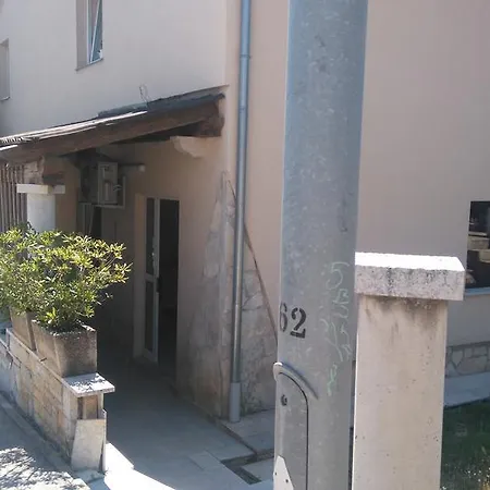 With Private Parking Self Check In Пула