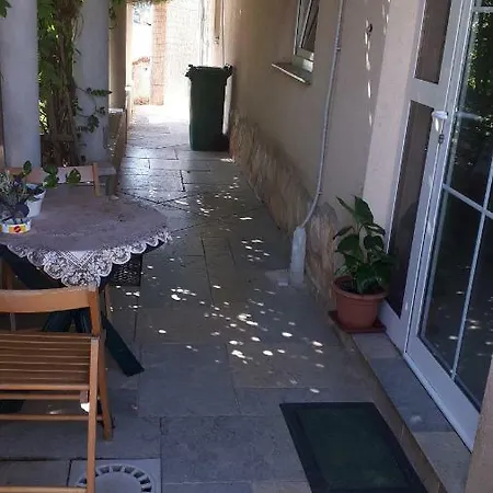 With Private Parking Self Check In Апартаменты Пула