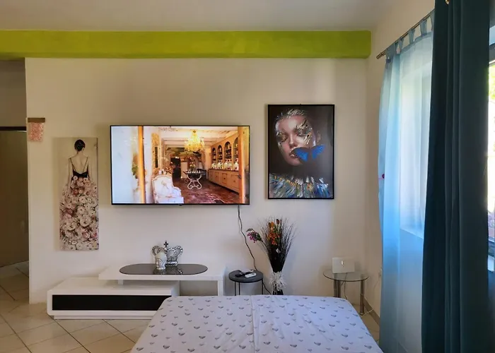 With Private Parking Self Check In Apartment *