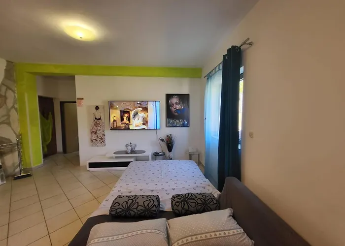 With Private Parking Self Check In