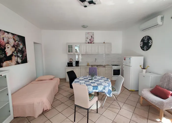 With Private Parking Self Check In Pula