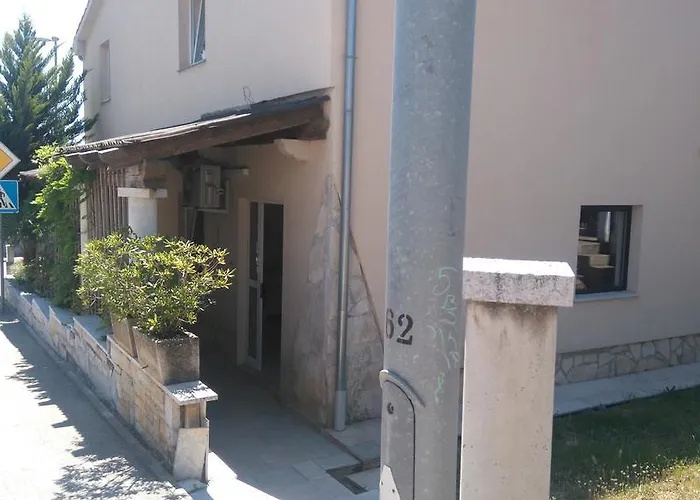 With Private Parking Self Check In Pula