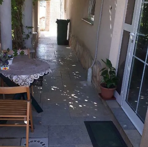 With Private Parking Self Check In Apartment Pula