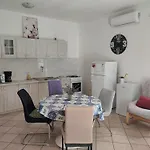 With Private Parking Self Check In Διαμέρισμα
