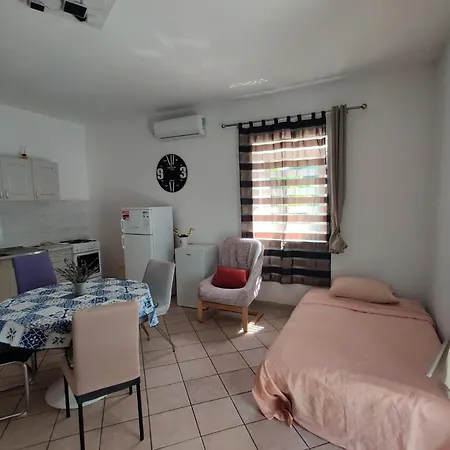 With Private Parking Self Check In Apartment Pula