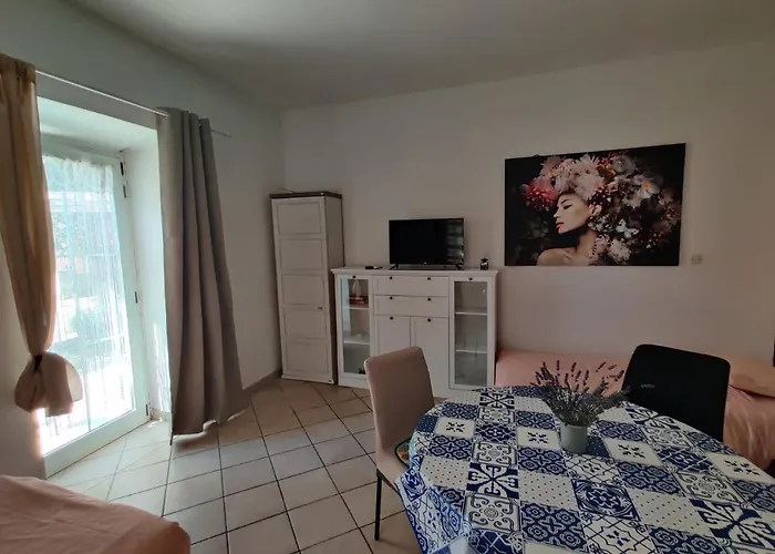 Apartment With Private Parking Self Check In Pula