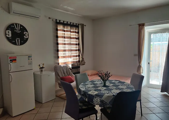 With Private Parking Self Check In Apartment