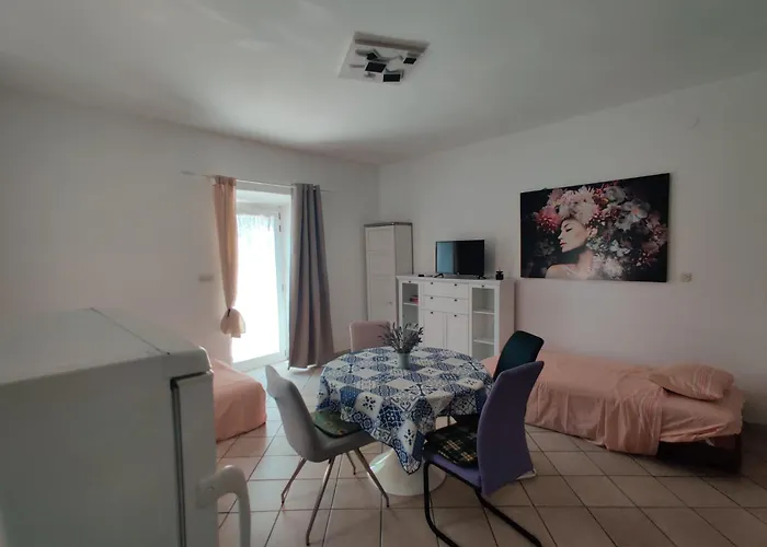 Apartment With Private Parking Self Check In