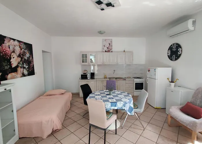 Apartment With Private Parking Self Check In