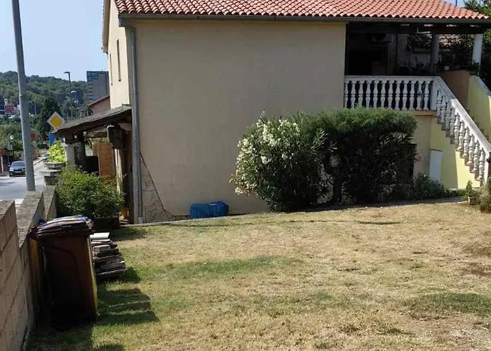 With Private Parking Self Check In Apartment *